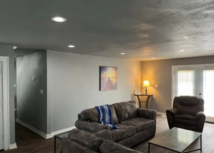 Gilcrease Hillside Villa *